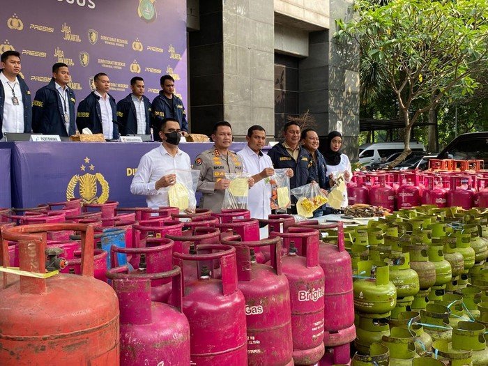 Polisi Bongkar Praktik Gas Oplosan di Depok, Elpiji 3 Kg Disuntik ke 12 Kg